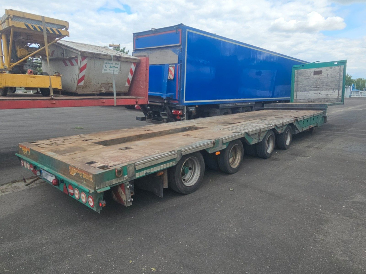 Meusburger MPG-4 Tieflader mit Radmulden 39.5t - عربة مسطحة منخفضة نصف مقطورة: صور 1 Meusburger MPG-4 Tieflader mit Radmulden 39.5t - عربة مسطحة منخفضة نصف مقطورة: صور 1