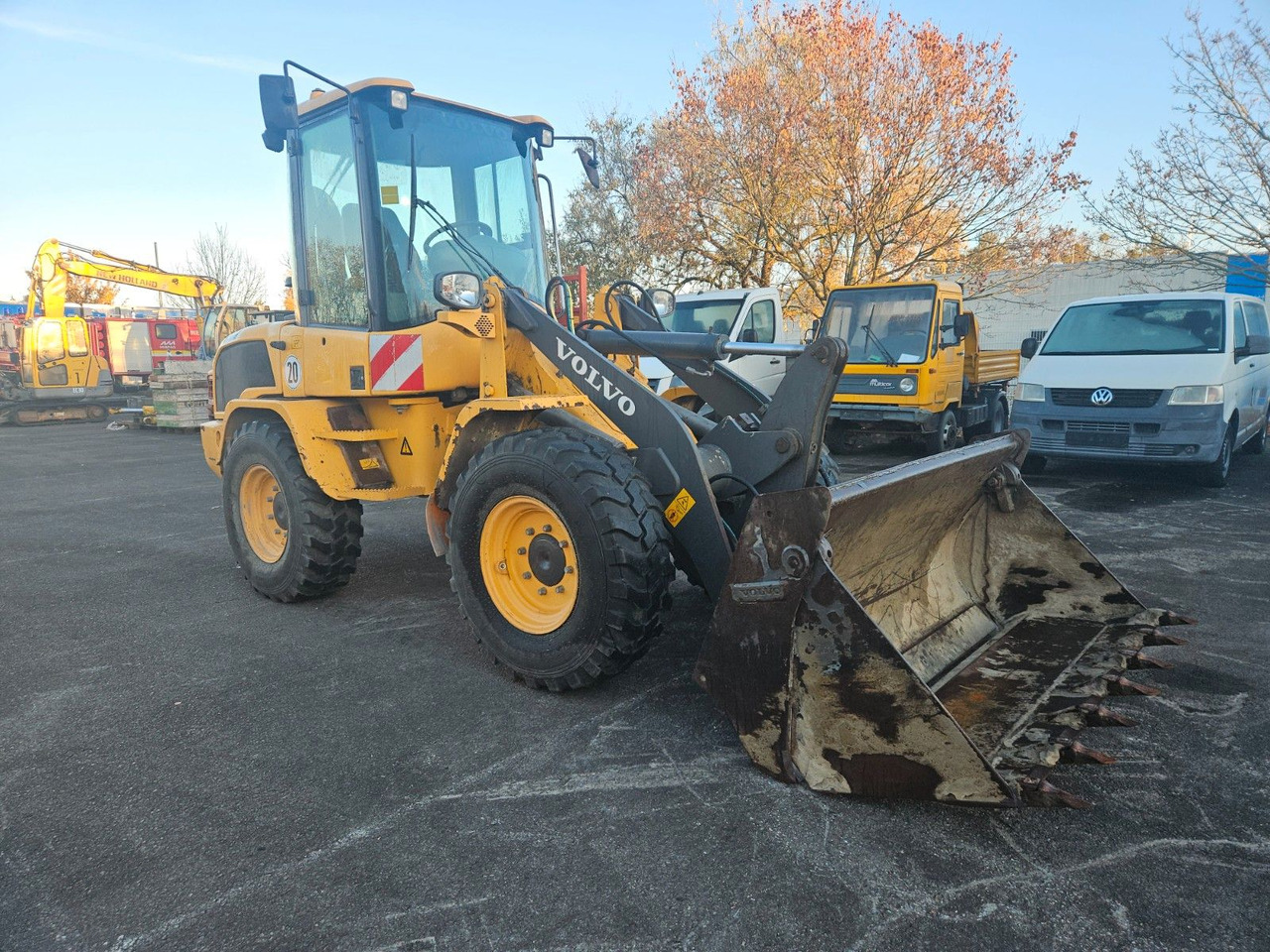 Volvo L30G Radlader mit Klappschaufel - اللودر بعجل: صور 1 Volvo L30G Radlader mit Klappschaufel - اللودر بعجل: صور 1