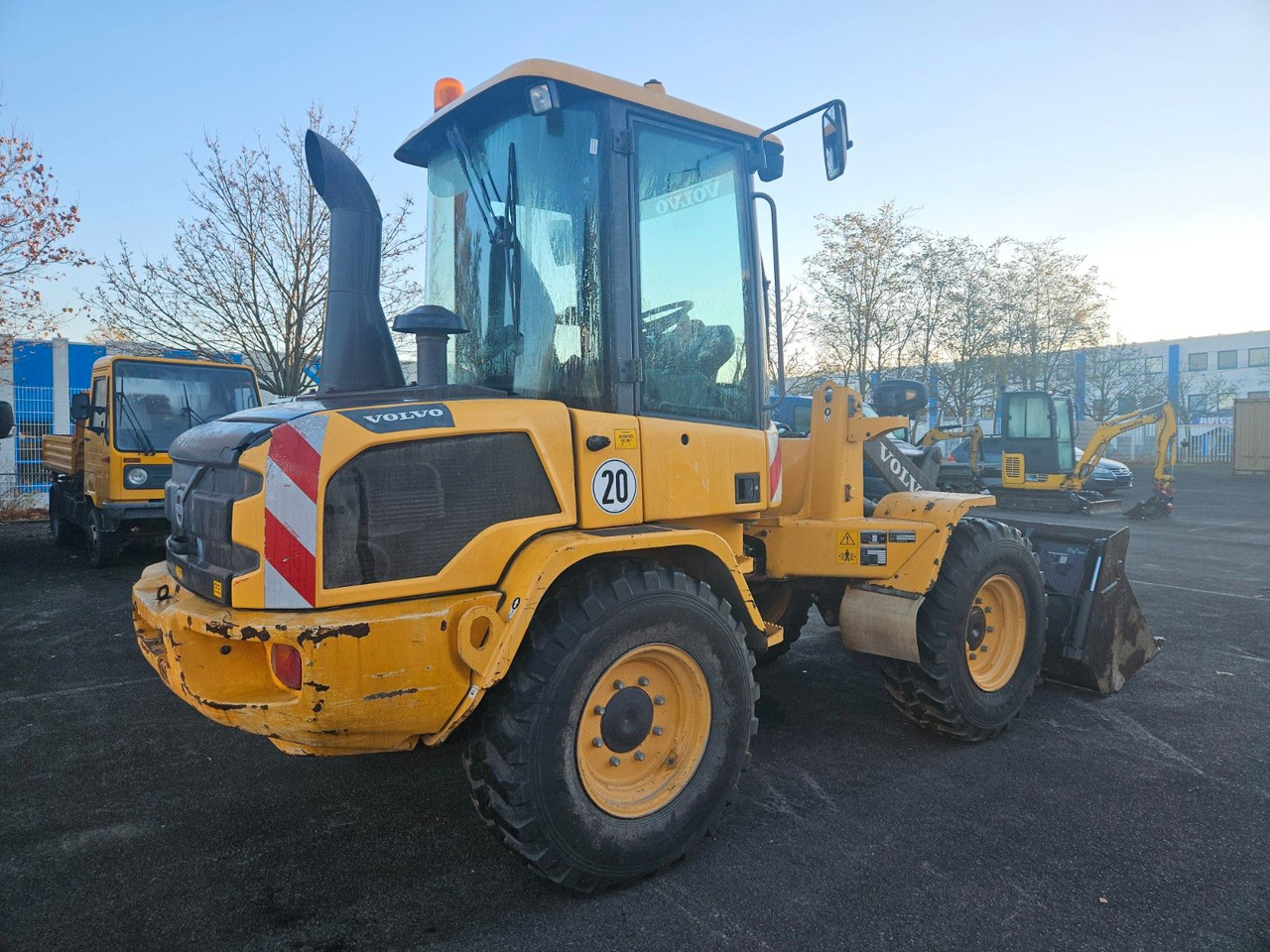 Volvo L30G Radlader mit Klappschaufel - اللودر بعجل: صور 3 Volvo L30G Radlader mit Klappschaufel - اللودر بعجل: صور 3