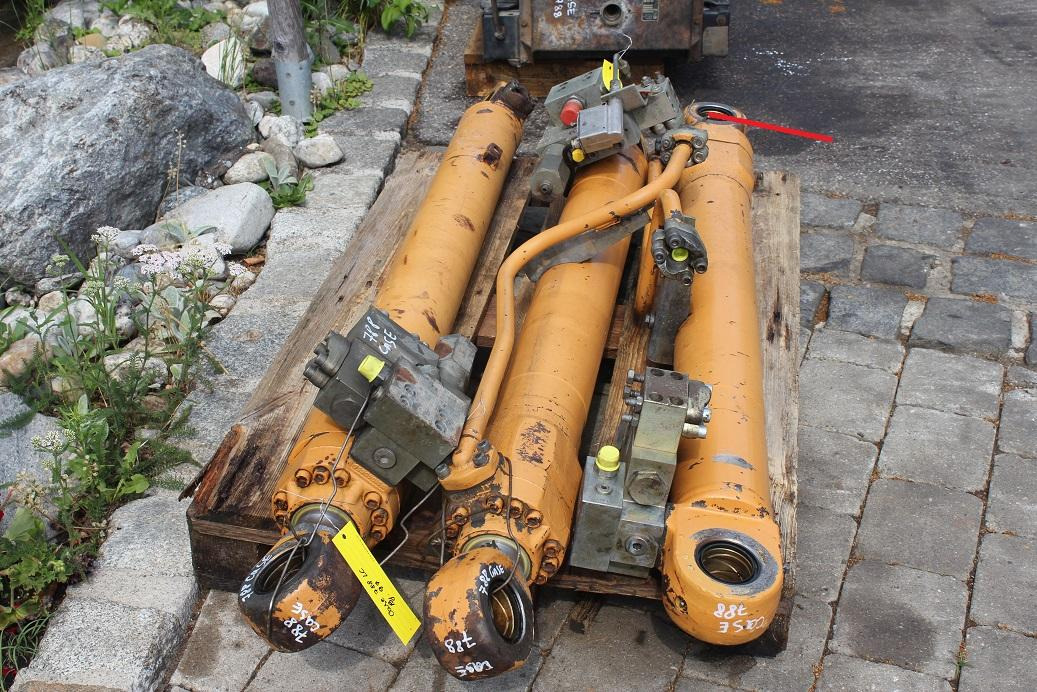 Case 788 LC - الاسطوانة الهيدروليكية - آلات البناء: صور 4 Case 788 LC - الاسطوانة الهيدروليكية - آلات البناء: صور 4