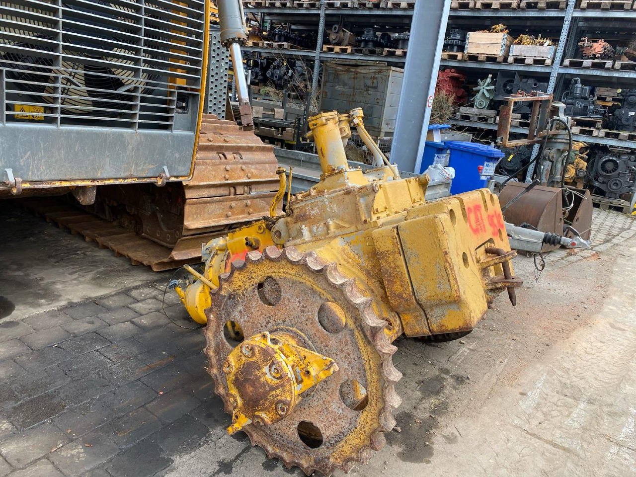 Caterpillar CAT D 951 - علبة التروس - آلات البناء: صور 2 Caterpillar CAT D 951 - علبة التروس - آلات البناء: صور 2