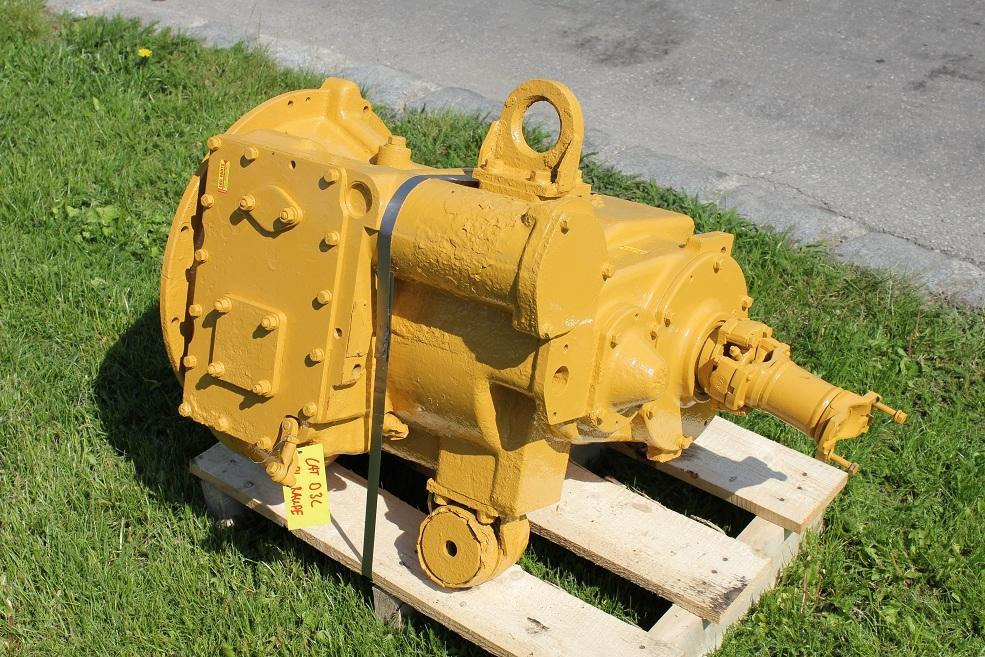 Caterpillar D 3 C - علبة التروس - آلات البناء: صور 1 Caterpillar D 3 C - علبة التروس - آلات البناء: صور 1