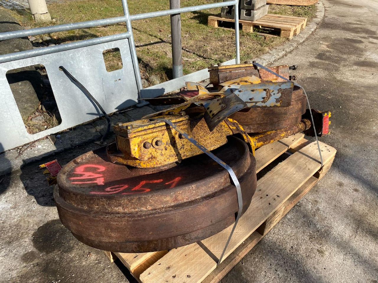Caterpillar D 951 - قطع الغيار - آلات البناء: صور 4 Caterpillar D 951 - قطع الغيار - آلات البناء: صور 4