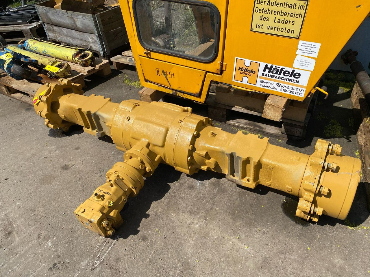 Caterpillar Walzenzug - المحور و قطع الغيار - آلات البناء: صور 1 Caterpillar Walzenzug - المحور و قطع الغيار - آلات البناء: صور 1