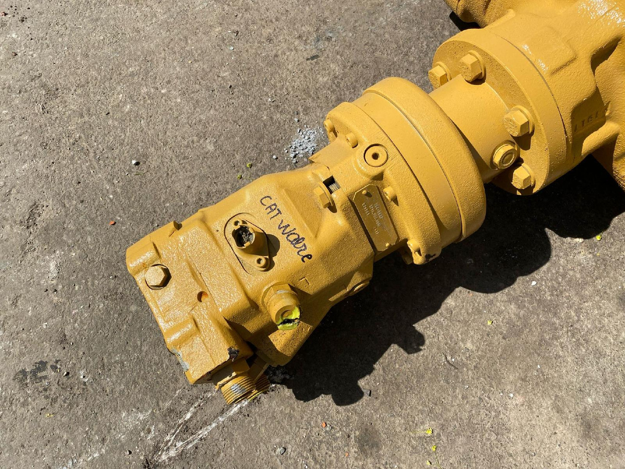 Caterpillar Walzenzug - المحور و قطع الغيار - آلات البناء: صور 2 Caterpillar Walzenzug - المحور و قطع الغيار - آلات البناء: صور 2