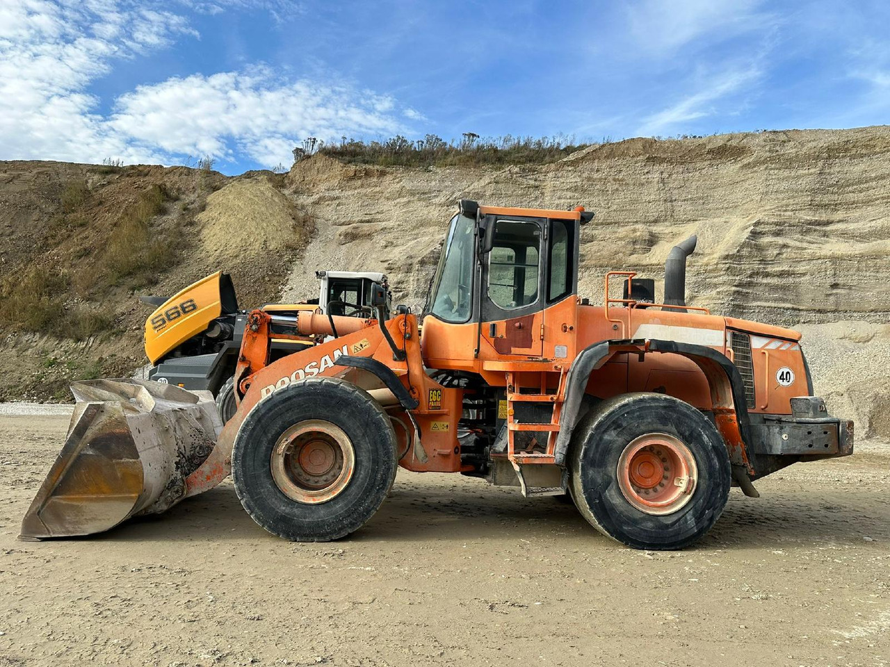 اللودر بعجل Doosan DL 300: صور 8