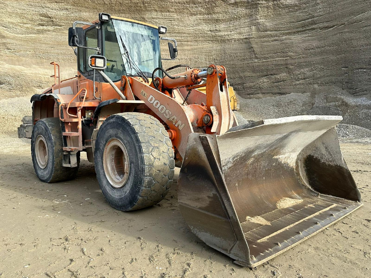 اللودر بعجل Doosan DL 300: صور 7