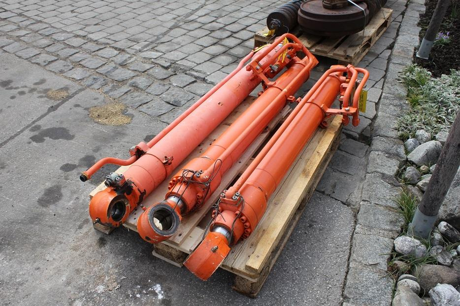 Fiat-Hitachi EX 165 - الاسطوانة الهيدروليكية - آلات البناء: صور 3 Fiat-Hitachi EX 165 - الاسطوانة الهيدروليكية - آلات البناء: صور 3