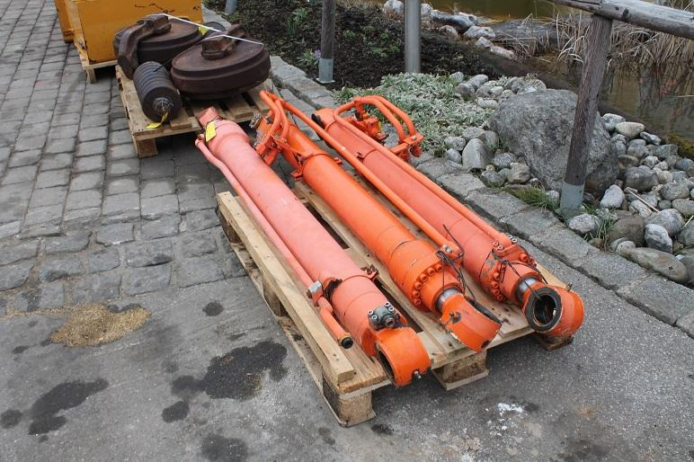 Fiat-Hitachi EX 165 - الاسطوانة الهيدروليكية - آلات البناء: صور 4 Fiat-Hitachi EX 165 - الاسطوانة الهيدروليكية - آلات البناء: صور 4