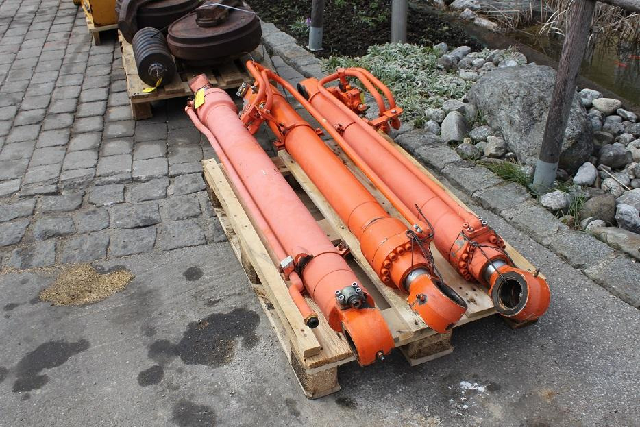 Fiat-Hitachi EX 165 - الاسطوانة الهيدروليكية - آلات البناء: صور 2 Fiat-Hitachi EX 165 - الاسطوانة الهيدروليكية - آلات البناء: صور 2