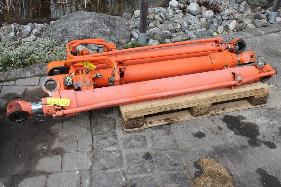 Fiat-Hitachi EX 165 - الاسطوانة الهيدروليكية - آلات البناء: صور 1 Fiat-Hitachi EX 165 - الاسطوانة الهيدروليكية - آلات البناء: صور 1