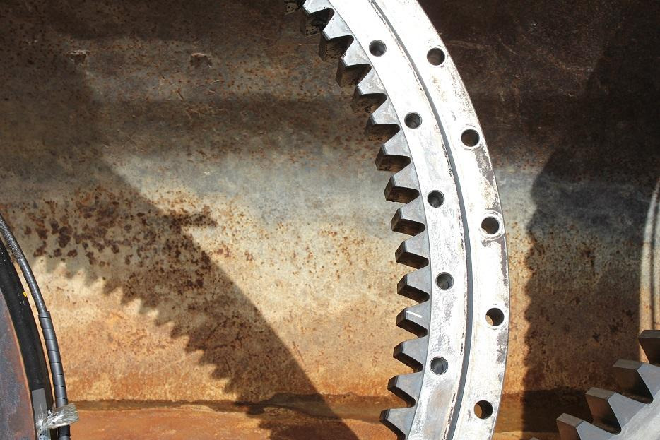 Hitachi 220 - حلقة الدوران - آلات البناء: صور 4 Hitachi 220 - حلقة الدوران - آلات البناء: صور 4