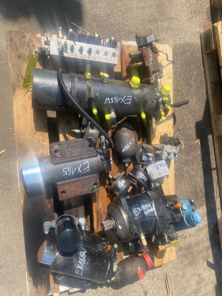 Hitachi EX 165W - علم السوائل المتحركة - آلات البناء: صور 4 Hitachi EX 165W - علم السوائل المتحركة - آلات البناء: صور 4