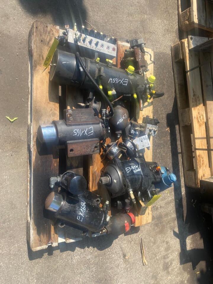 Hitachi EX 165W - علم السوائل المتحركة - آلات البناء: صور 3 Hitachi EX 165W - علم السوائل المتحركة - آلات البناء: صور 3