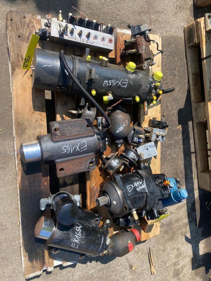 Hitachi EX 165W - علم السوائل المتحركة - آلات البناء: صور 2 Hitachi EX 165W - علم السوائل المتحركة - آلات البناء: صور 2
