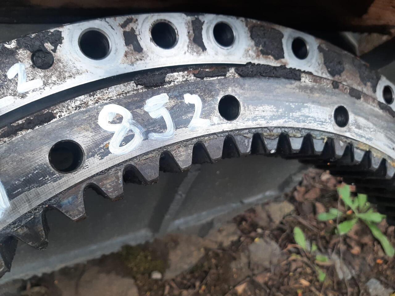 Hitachi EX 40 - حلقة الدوران - آلات البناء: صور 3 Hitachi EX 40 - حلقة الدوران - آلات البناء: صور 3