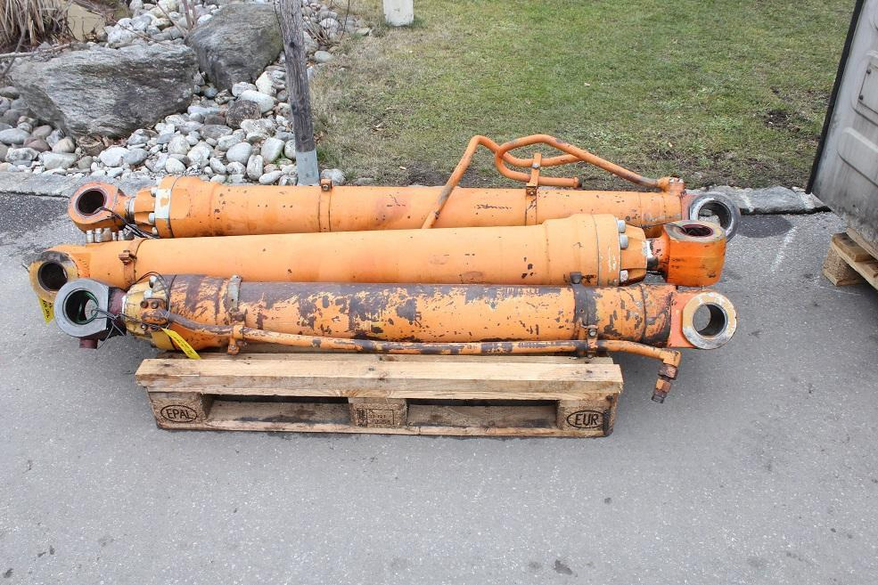 Hitachi FH 220 LC - الاسطوانة الهيدروليكية - آلات البناء: صور 4 Hitachi FH 220 LC - الاسطوانة الهيدروليكية - آلات البناء: صور 4