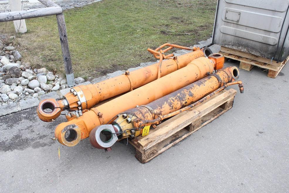 Hitachi FH 220 LC - الاسطوانة الهيدروليكية - آلات البناء: صور 3 Hitachi FH 220 LC - الاسطوانة الهيدروليكية - آلات البناء: صور 3