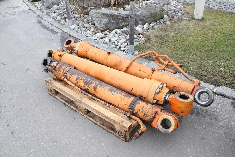 Hitachi FH 220 LC - الاسطوانة الهيدروليكية - آلات البناء: صور 5 Hitachi FH 220 LC - الاسطوانة الهيدروليكية - آلات البناء: صور 5