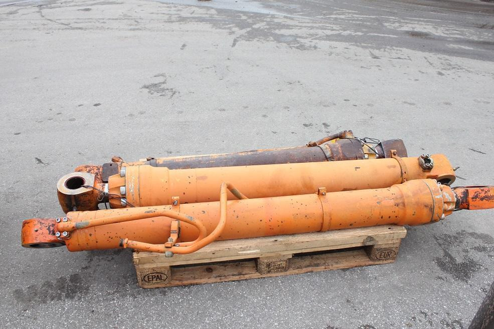 Hitachi FH 220 LC - الاسطوانة الهيدروليكية - آلات البناء: صور 1 Hitachi FH 220 LC - الاسطوانة الهيدروليكية - آلات البناء: صور 1