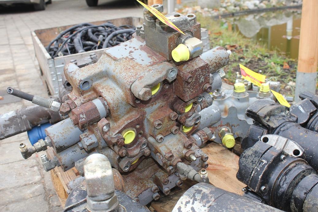 صمامات هيدروليكية - آلات البناء Hitachi ZW 310: صور 8