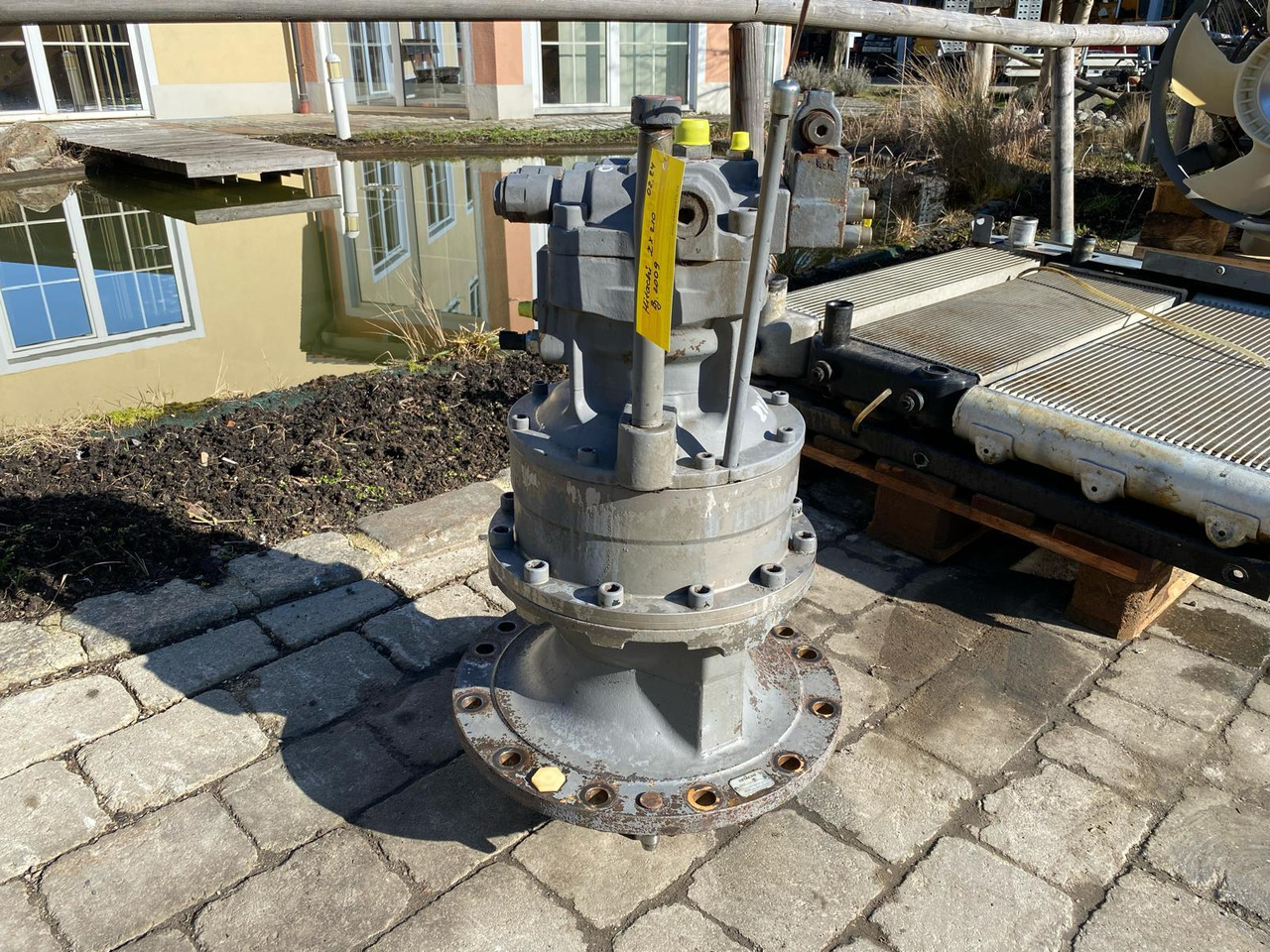 Hitachi ZX 210 - محرك سوينغ - آلات البناء: صور 2 Hitachi ZX 210 - محرك سوينغ - آلات البناء: صور 2