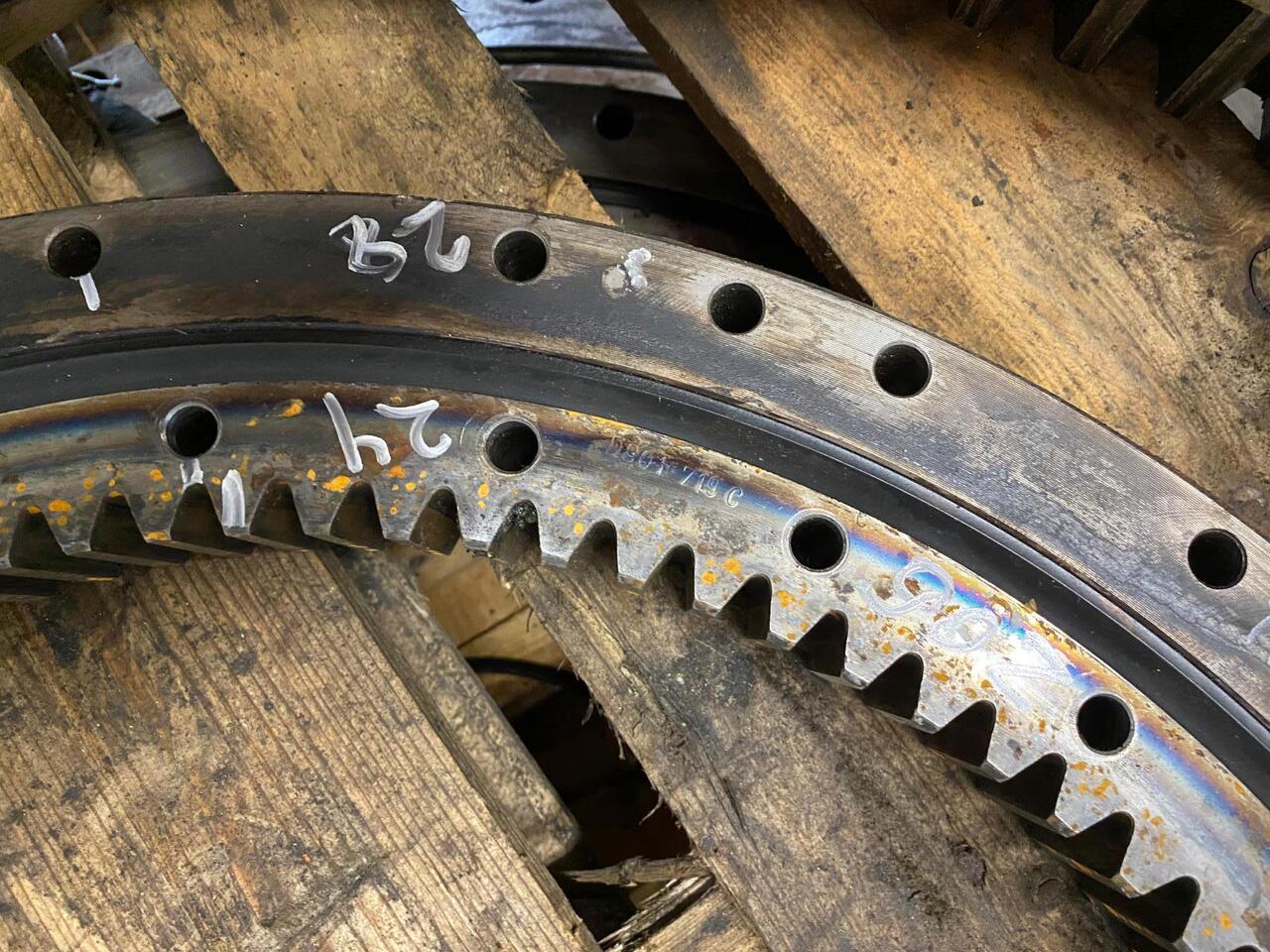 Hitachi ZX 50 - حلقة الدوران - آلات البناء: صور 5 Hitachi ZX 50 - حلقة الدوران - آلات البناء: صور 5