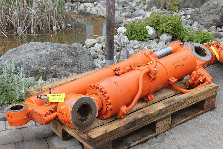 Hitachi ZX190W - الاسطوانة الهيدروليكية - آلات البناء: صور 1 Hitachi ZX190W - الاسطوانة الهيدروليكية - آلات البناء: صور 1