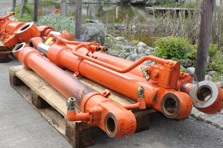 Hitachi ZX190W - الاسطوانة الهيدروليكية - آلات البناء: صور 5 Hitachi ZX190W - الاسطوانة الهيدروليكية - آلات البناء: صور 5