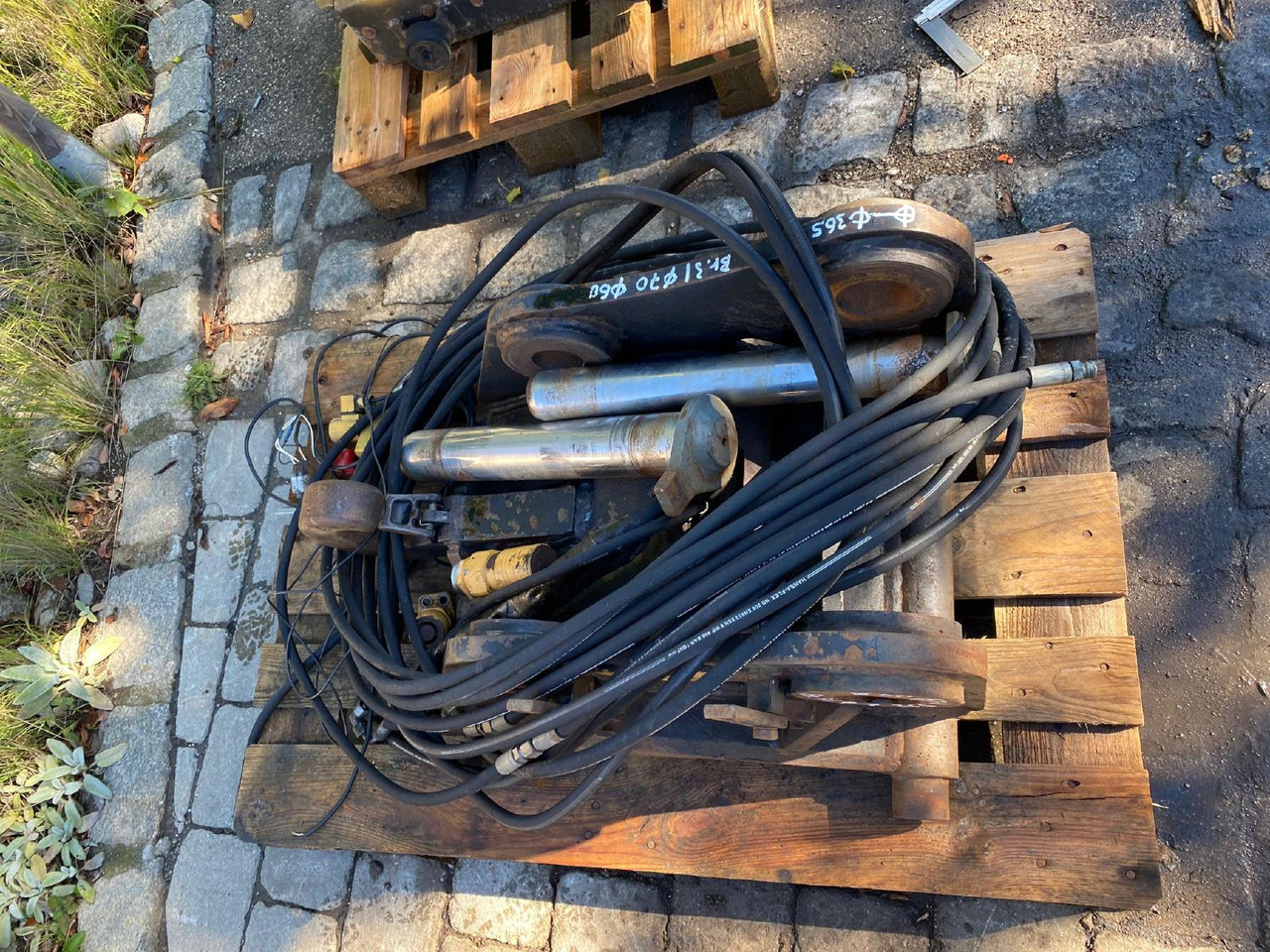 وصلة الربط للمعدات المعلقة - آلات البناء Liebherr 900: صور 7