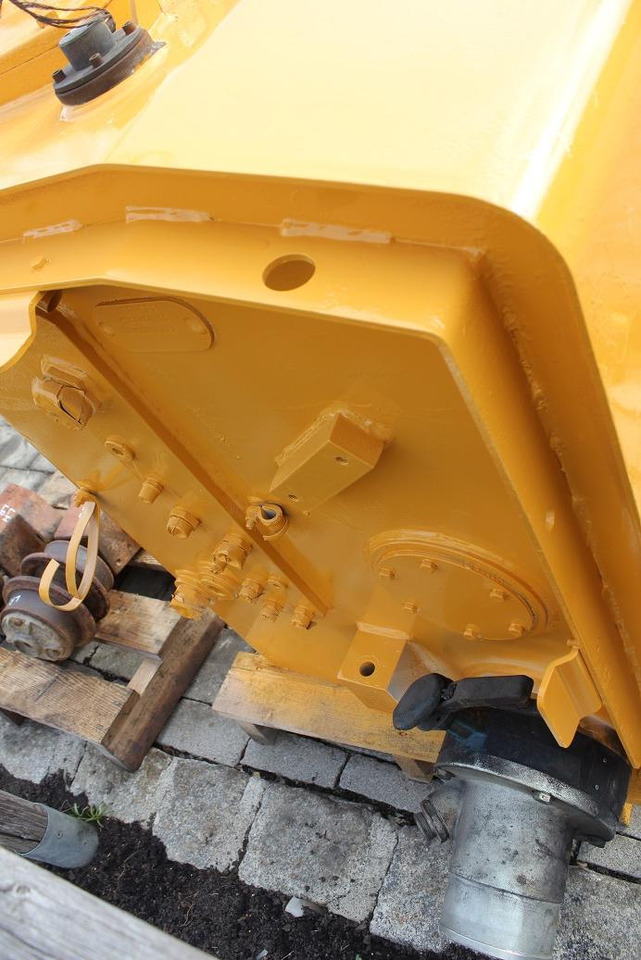 Liebherr A 904 C LIT - خزان وقود - آلات البناء: صور 4 Liebherr A 904 C LIT - خزان وقود - آلات البناء: صور 4