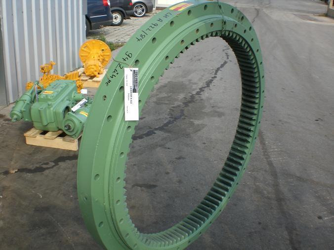 Liebherr A 922 - حلقة الدوران - آلات البناء: صور 1 Liebherr A 922 - حلقة الدوران - آلات البناء: صور 1