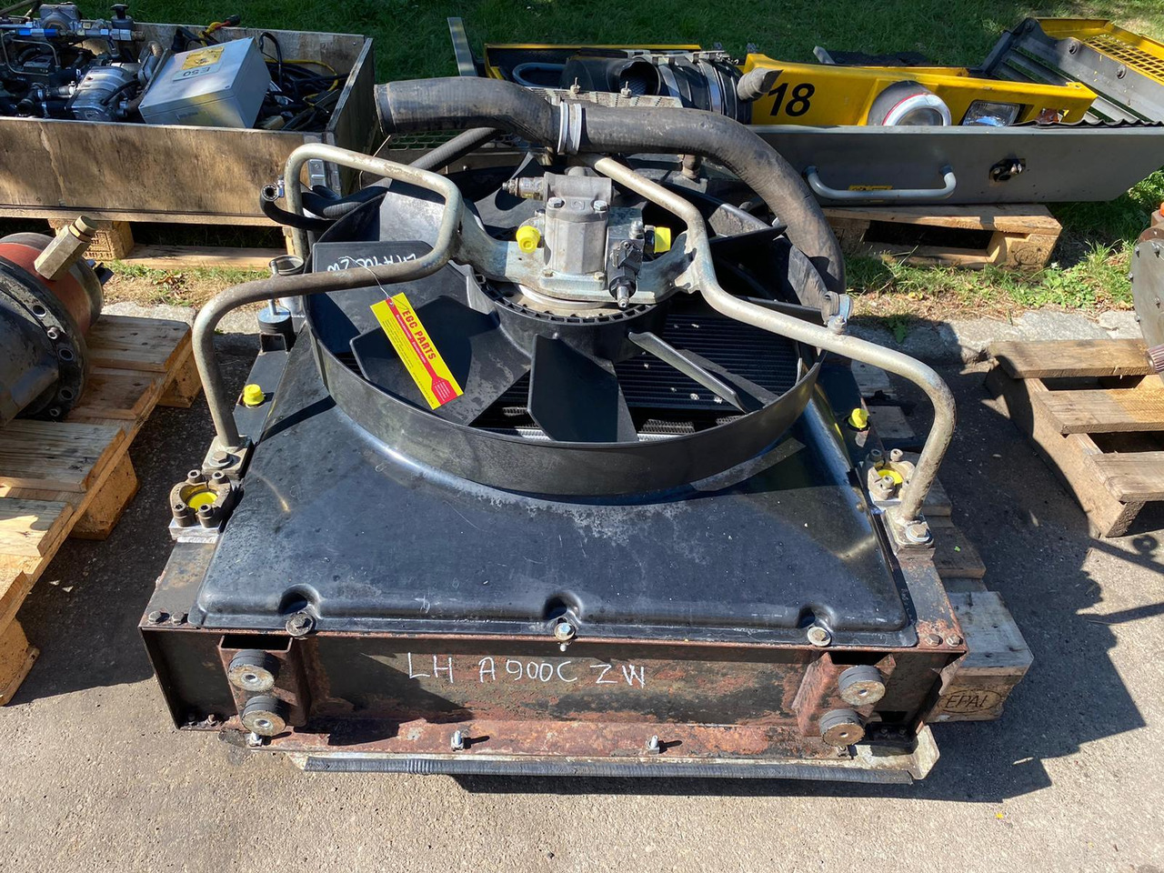 Liebherr A900C ZW - نظام التبريد - آلات البناء: صور 1 Liebherr A900C ZW - نظام التبريد - آلات البناء: صور 1