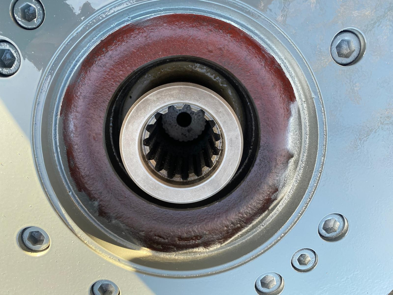 Liebherr FAT 450E505 aus PR 724 - محرك السفر - آلات البناء: صور 4 Liebherr FAT 450E505 aus PR 724 - محرك السفر - آلات البناء: صور 4