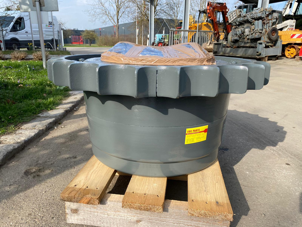 Liebherr FAT 500D585 aus PR 632 - محرك السفر - آلات البناء: صور 4 Liebherr FAT 500D585 aus PR 632 - محرك السفر - آلات البناء: صور 4