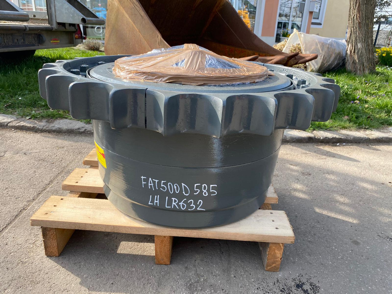 Liebherr FAT 500D585 aus PR 632 - محرك السفر - آلات البناء: صور 1 Liebherr FAT 500D585 aus PR 632 - محرك السفر - آلات البناء: صور 1