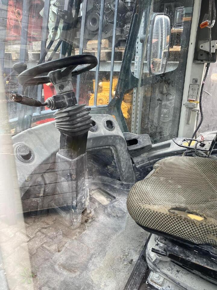 Liebherr L 566 - الكبائن - آلات البناء: صور 3 Liebherr L 566 - الكبائن - آلات البناء: صور 3