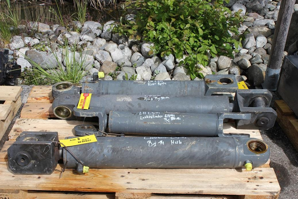 Liebherr L514 - الاسطوانة الهيدروليكية - آلات البناء: صور 3 Liebherr L514 - الاسطوانة الهيدروليكية - آلات البناء: صور 3