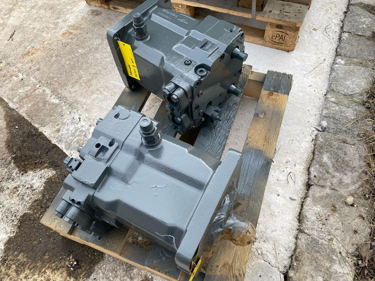 Liebherr Linde HMV 210 aus PR 724 - محرك السفر - آلات البناء: صور 4 Liebherr Linde HMV 210 aus PR 724 - محرك السفر - آلات البناء: صور 4