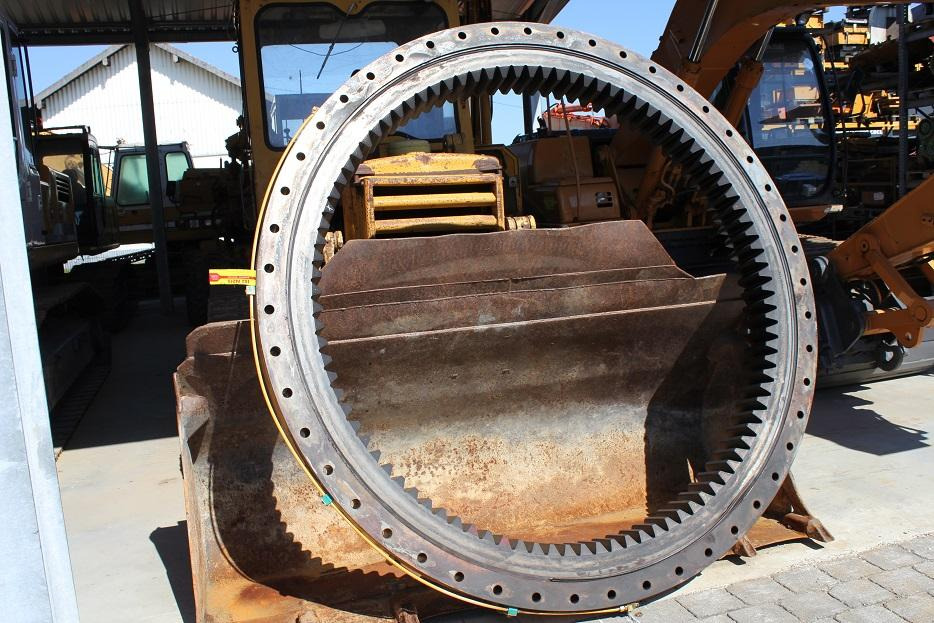 Liebherr R974 - حلقة الدوران - آلات البناء: صور 1 Liebherr R974 - حلقة الدوران - آلات البناء: صور 1