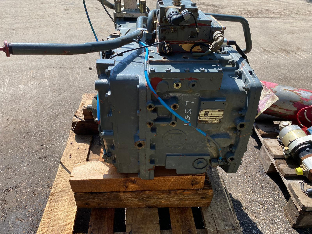 Liebherr ZF 3AVG 310 aus L 564 - علبة التروس - آلات البناء: صور 3 Liebherr ZF 3AVG 310 aus L 564 - علبة التروس - آلات البناء: صور 3