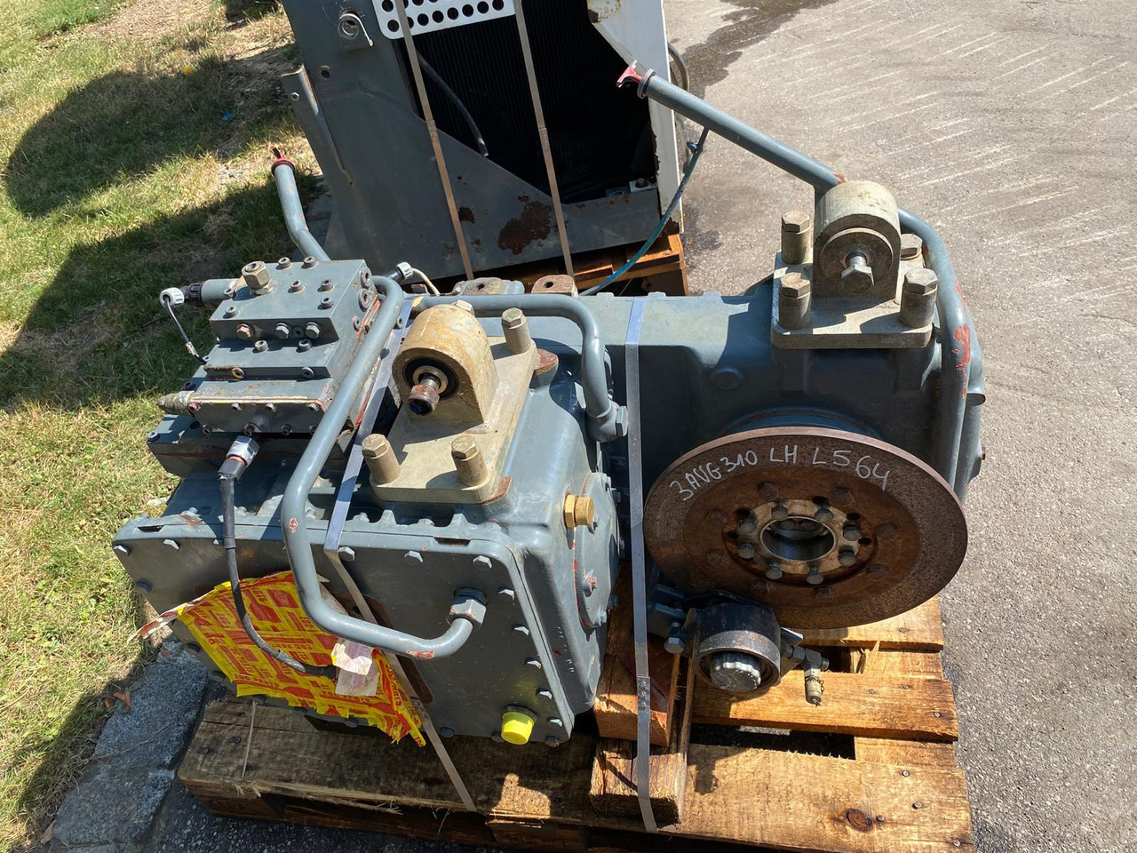 Liebherr ZF 3AVG 310 aus L 564 - علبة التروس - آلات البناء: صور 5 Liebherr ZF 3AVG 310 aus L 564 - علبة التروس - آلات البناء: صور 5