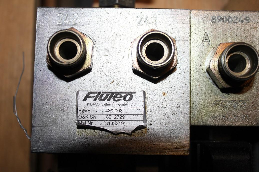 O&K MH Plus , New Holland - صمامات هيدروليكية - حفارة على عجلات: صور 4 O&K MH Plus , New Holland - صمامات هيدروليكية - حفارة على عجلات: صور 4