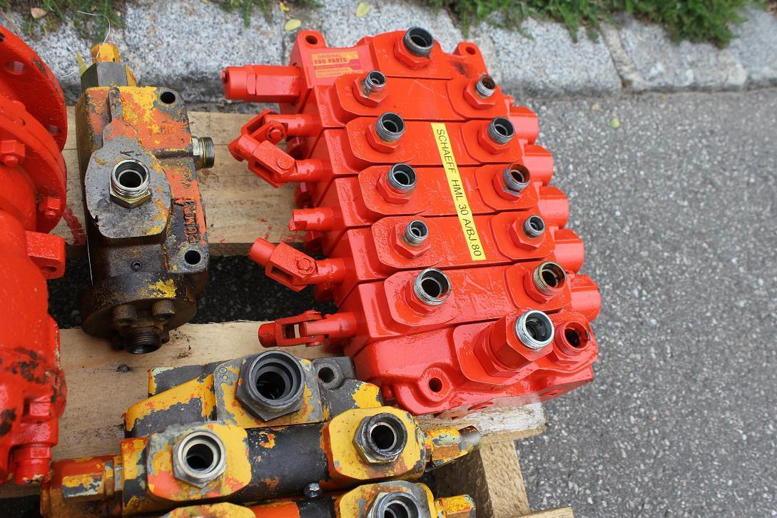 Schaeff HML 30 A - صمامات هيدروليكية - آلات البناء: صور 5 Schaeff HML 30 A - صمامات هيدروليكية - آلات البناء: صور 5