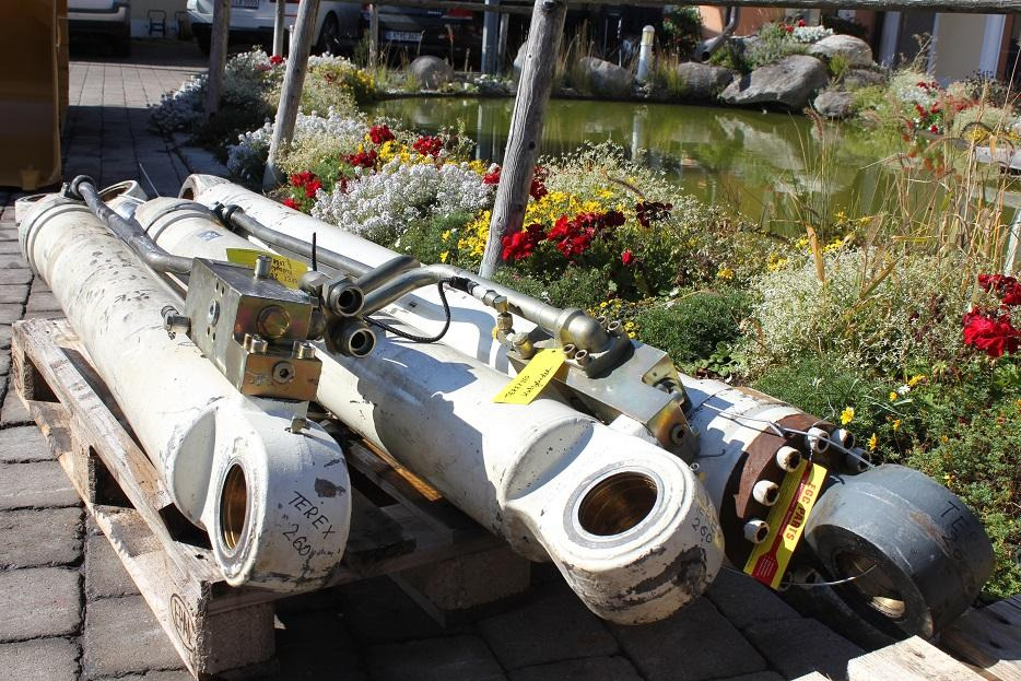 Terex TC 260 LC - الاسطوانة الهيدروليكية - آلات البناء: صور 2 Terex TC 260 LC - الاسطوانة الهيدروليكية - آلات البناء: صور 2
