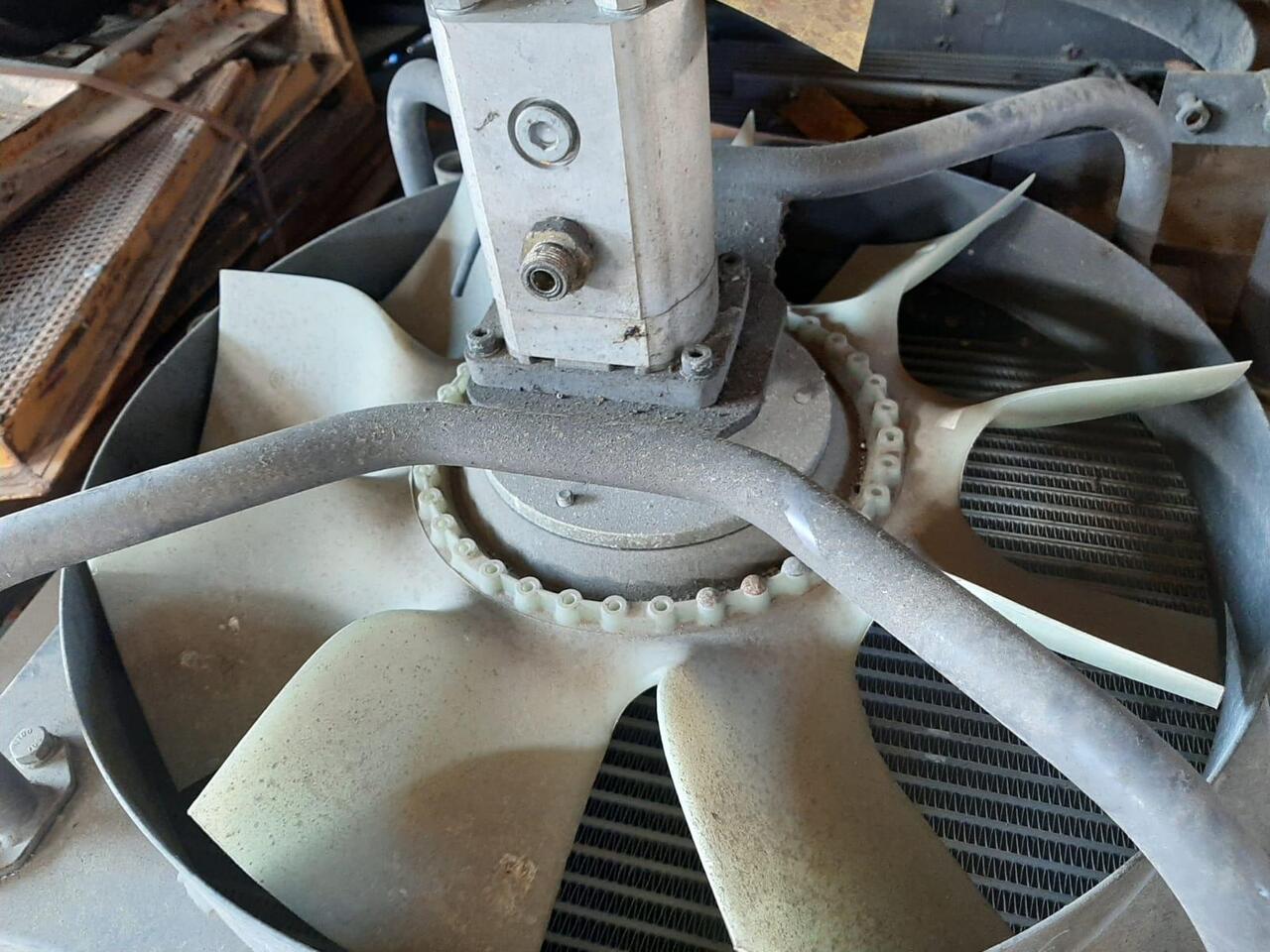 Volvo 160 B - نظام التبريد - آلات البناء: صور 4 Volvo 160 B - نظام التبريد - آلات البناء: صور 4