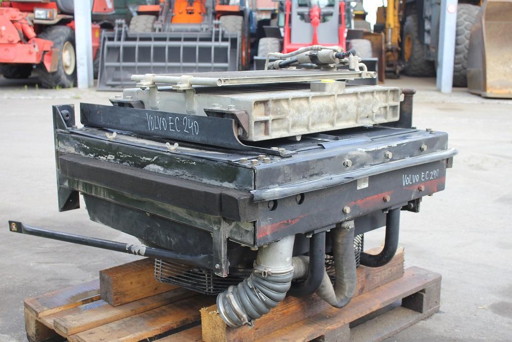 Volvo EC 240 BNLC - نظام التبريد - آلات البناء: صور 3 Volvo EC 240 BNLC - نظام التبريد - آلات البناء: صور 3