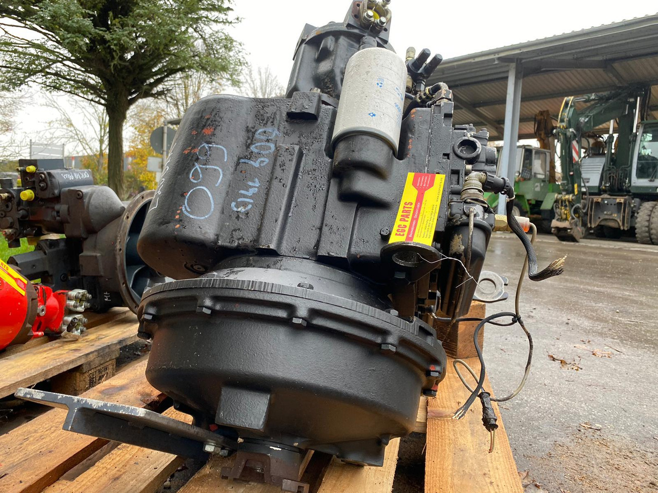 ZF 4 WG 120 aus O&K L 20 - علبة التروس - آلات البناء: صور 5 ZF 4 WG 120 aus O&K L 20 - علبة التروس - آلات البناء: صور 5
