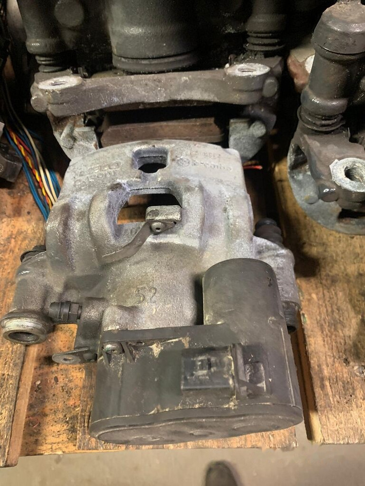 Brembo elektryczne D43901 Iveco Daily prawy, lewy, tył 2019- D43901 - السرج - شاحنة: صور 5 Brembo elektryczne D43901 Iveco Daily prawy, lewy, tył 2019- D43901 - السرج - شاحنة: صور 5