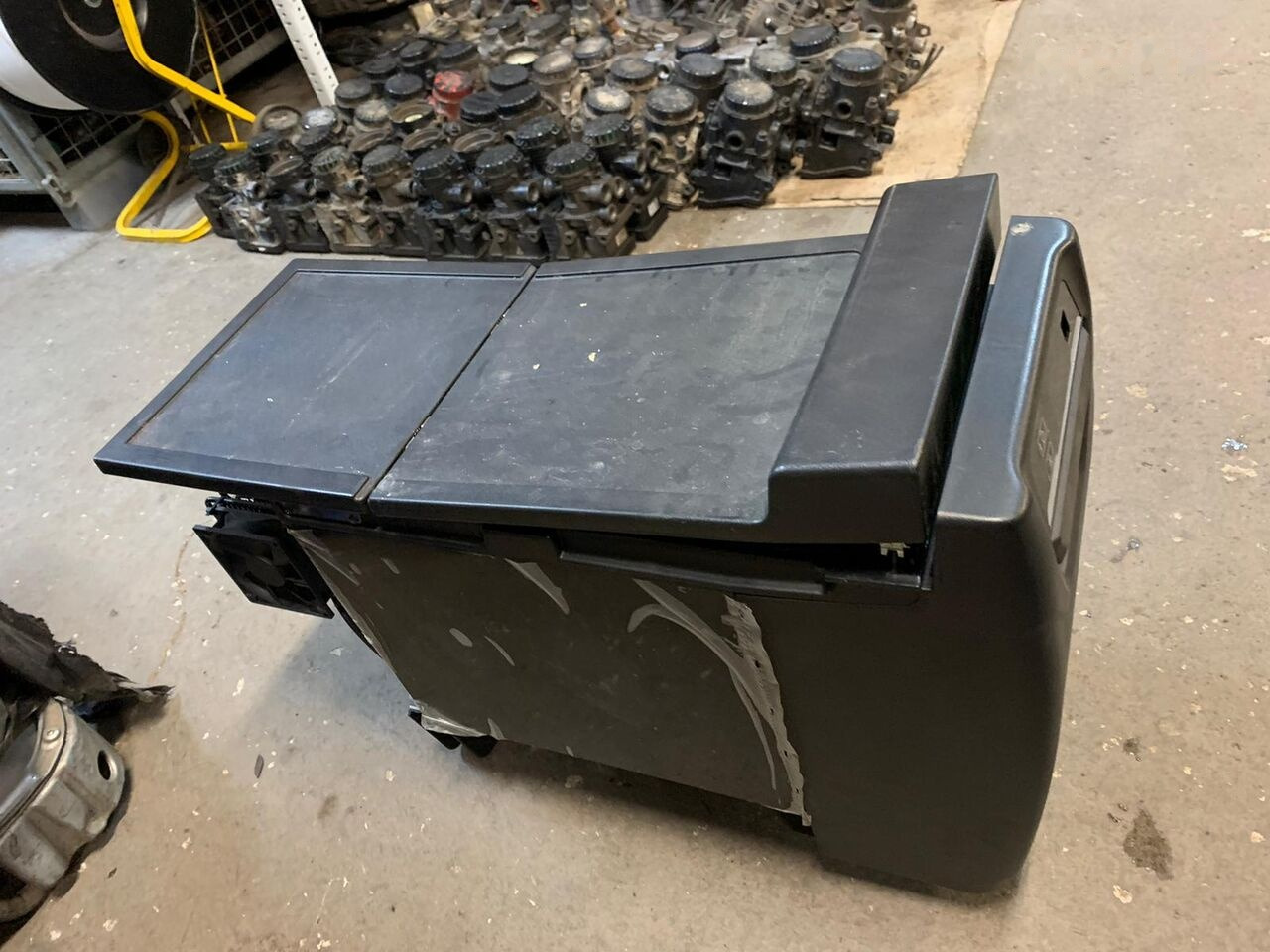 IVECO indel B 5802797207 SP940 24L stan nieznany 5802797207 IVECO - الكابينة والداخلية - شاحنة: صور 5 IVECO indel B 5802797207 SP940 24L stan nieznany 5802797207 IVECO - الكابينة والداخلية - شاحنة: صور 5